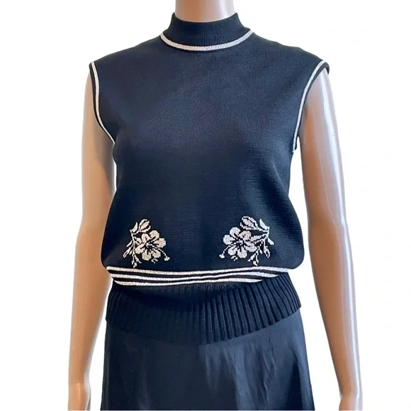 Vintage Vivo by Susan Thomas Sleeveless Black Metallic Silver Pullover Sweater - Picture 2 of 8